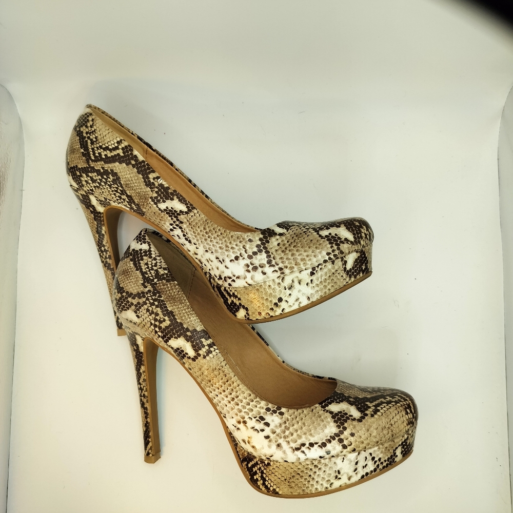 Chinese Laundry Wonder Python Platform Pumps Stil… - image 8